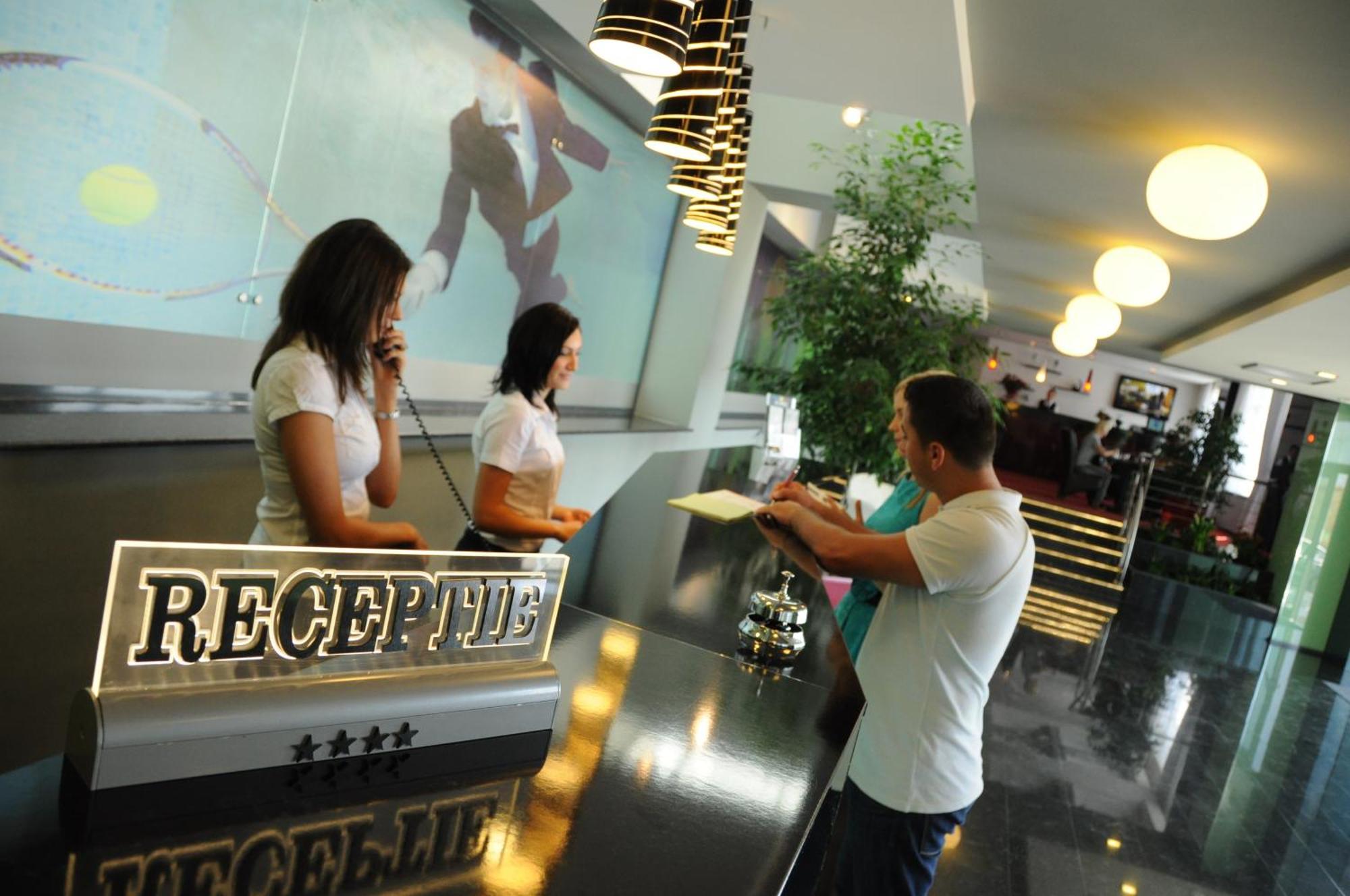Hotel Emd Bacau Ngoại thất bức ảnh