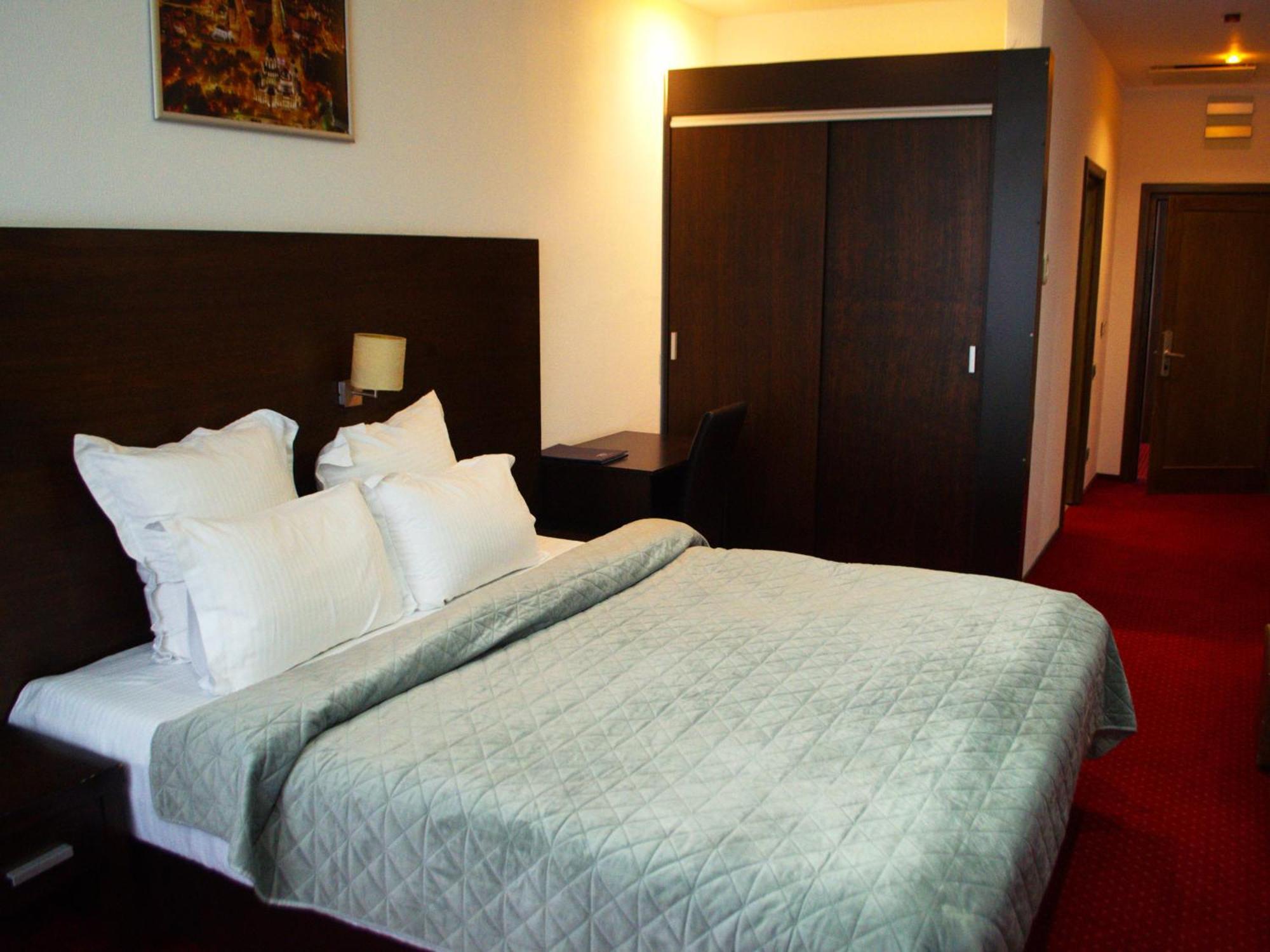 Hotel Emd Bacau Ngoại thất bức ảnh